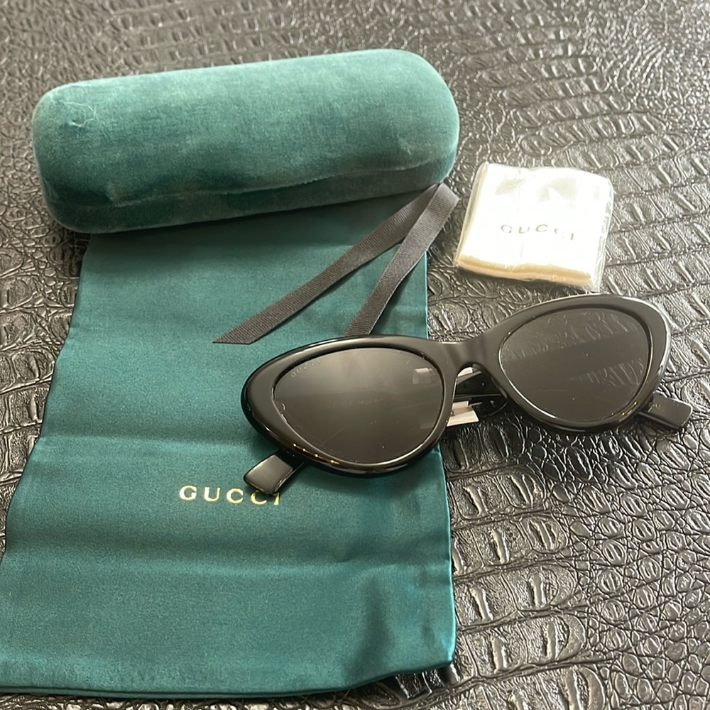 Gucci Black  Cat Eye Sunglasses, 54mm GG1170S